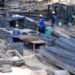 Với giá nhiên liệu bình quân tăng và đạt mức 100% so với đầu năm 2026, dự toán chi phí xây dựng của các công trình giao thông có thể tăng đến 18,45%. Vì vậy, Bộ Xây dựng đề nghị các địa phương căn cứ vào quy định pháp luật đã có để hướng dẫn chủ đầu tư, nhà thầu điều chỉnh đơn giá hợp đồng xây dựng, tháo gỡ khó khăn cho nhà thầu.