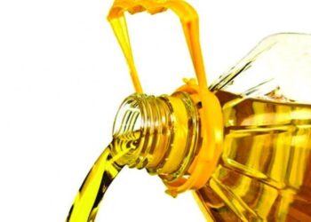 Trong bối cảnh giá dầu tăng cao, Thủ tướng Ấn Độ đã kêu gọi người dân của quốc gia lớn nhất thế giới tiết kiệm năng lượng và giảm tiêu thụ dầu mỏ, điều này đã làm dấy lên sự bi quan trong giới bán dầu cọ, khi nguồn cung của họ cho Ấn Độ giảm 26% trong tháng 4, dẫn đến giá cả giảm.