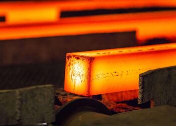 Giá nhiên liệu toàn cầu tăng mạnh vì cú sốc dầu mỏ, dầu WTI vượt 100 USD/thùng