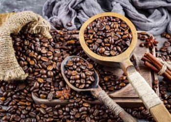 Giá vàng giảm nhẹ khi dầu Brent tăng mạnh vì căng thẳng Mỹ – Iran leo thang