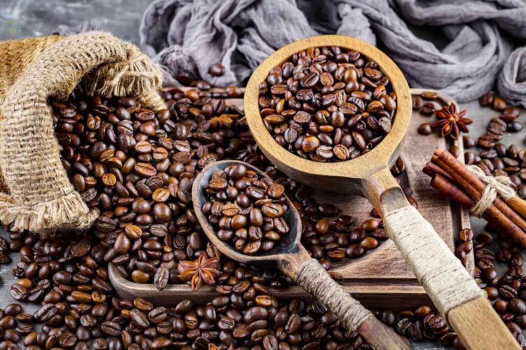 Giá vàng giảm nhẹ khi dầu Brent tăng mạnh vì căng thẳng Mỹ – Iran leo thang
