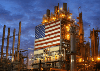 Rystad Energy cảnh báo giá dầu Brent và dầu WTI có thể tăng lên 180 USD/thùng vào tháng 8 nếu xung đột Mỹ - Iran tái leo thang và eo biển Hormuz tiếp tục bị phong tỏa.