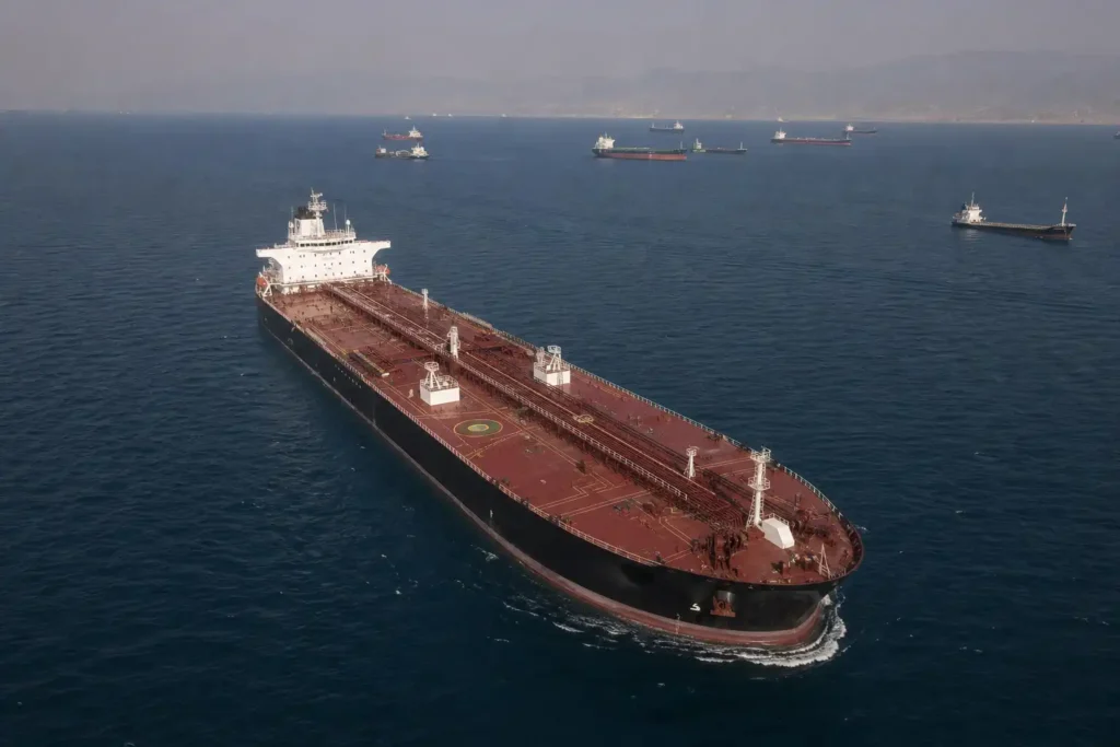 Illustration of Mỹ tiếp tục tấn công Iran, giá Brent giảm dù xung đột leo thang