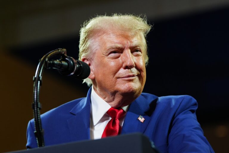 Ông Trump nói đùa về khả năng tranh cử nhiệm kỳ thứ ba và thứ tư