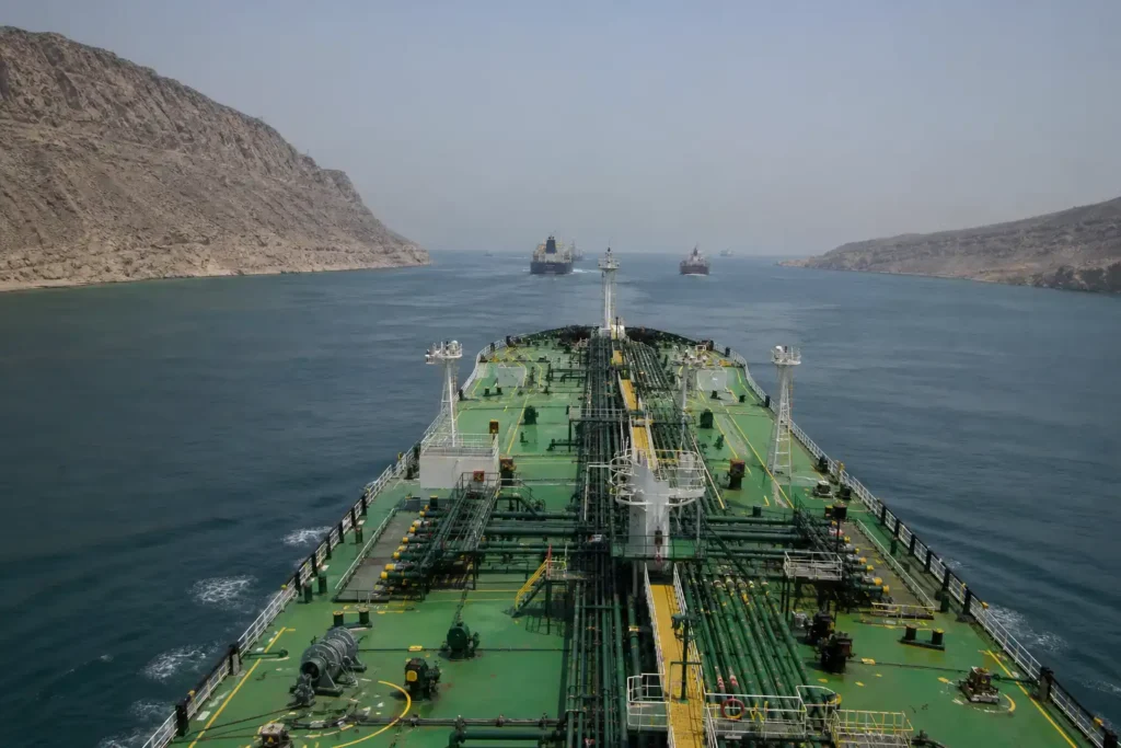 Illustration of OPEC lại hạ dự báo nhu cầu dầu khi thị trường bớt lo eo Hormuz