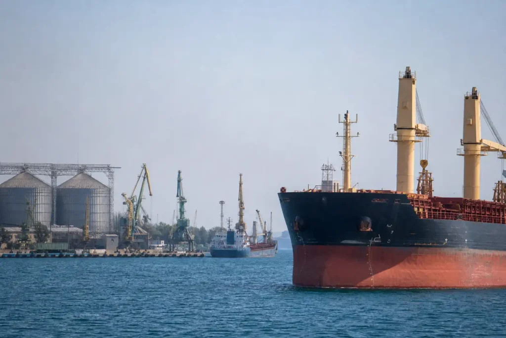 Additional Illustration of Ukraine tấn công tàu Nga ở Biển Azov, giá lúa mì tăng 2%