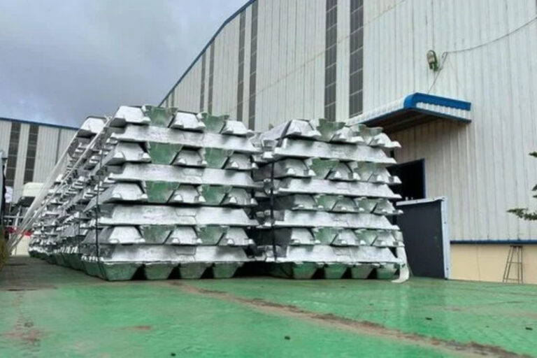 Việt Nam lần đầu sản xuất nhôm thỏi