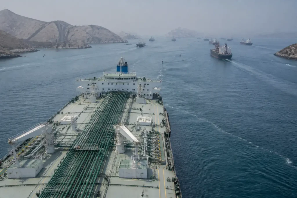 Additional Illustration of Xuất khẩu dầu Vùng Vịnh khó phục hồi dù lưu lượng qua Hormuz tăng