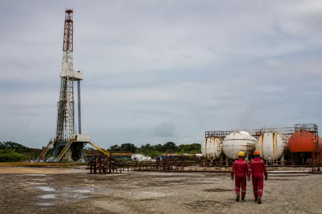 Illustration of 7 tháng sau khi Maduro sụp đổ, dầu lớn vẫn chưa cam kết với Venezuela