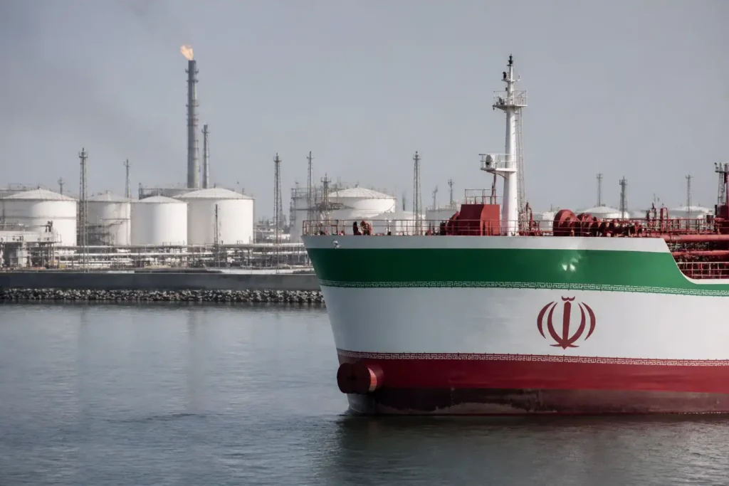 Illustration of Bộ Tài chính Mỹ mở rộng trừng phạt Iran, không nhắm ngân hàng lớn Trung Quốc