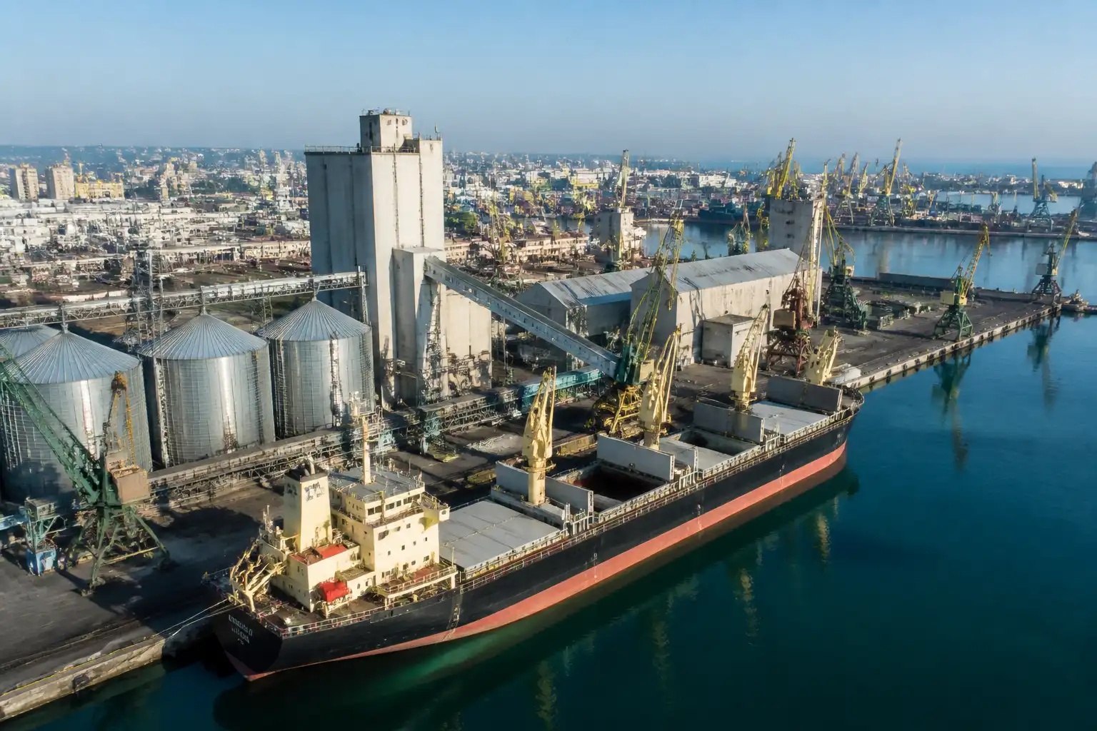 Illustration of Cảng Constanta ưu tiên hàng hóa Romania hơn ngũ cốc Ukraine