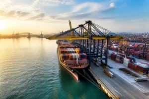 FDI đăng ký mới vượt 38 tỷ USD, NSNN bội thu 470.000 tỷ đồng