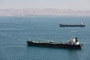 Illustration of Iran tuyên bố giữ kín eo Hormuz đến khi Mỹ đáp ứng 6 yêu sách