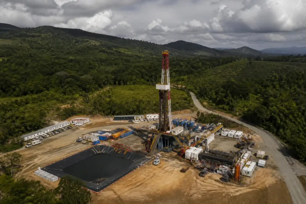 Illustration of Fracking có thể đảo chiều đà suy giảm dầu khí của Colombia?