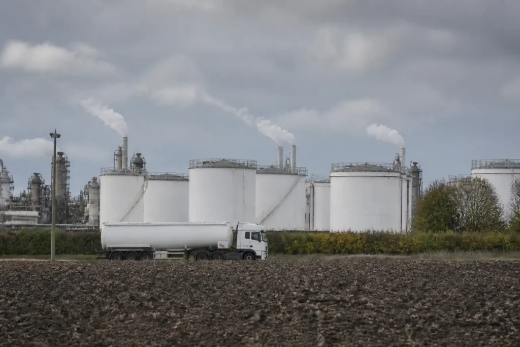 Additional Illustration of Giá diesel ở châu Âu tăng 40% từ đầu năm