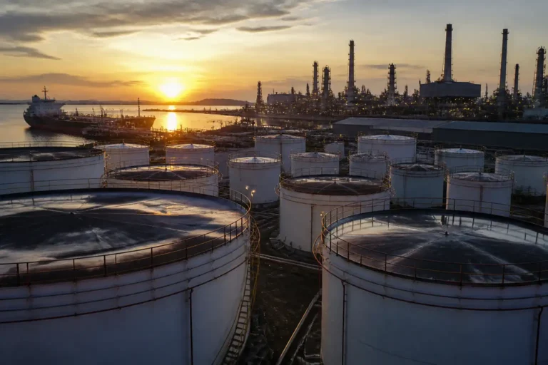 Illustration of Giá diesel lập kỷ lục, Brent tiến sát mốc 95 USD/thùng