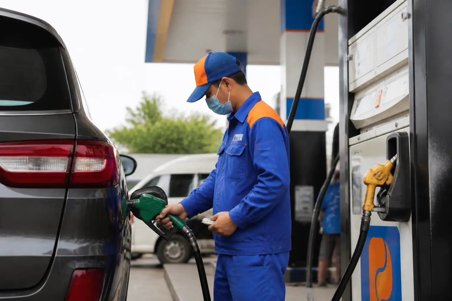 Illustration of Giá xăng dầu hôm nay 17/9: Tiếp đà tăng khoảng 3%
