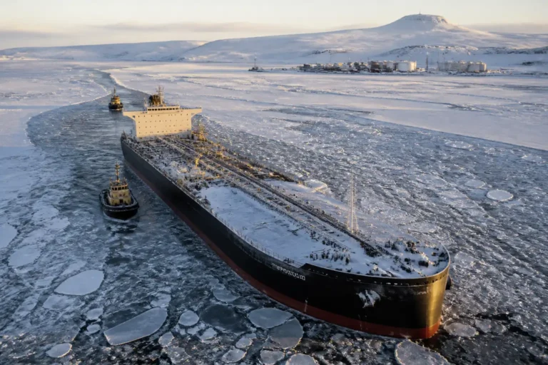 Illustration of Nga bắt đầu xuất khẩu dầu từ dự án Arctic Vostok khổng lồ