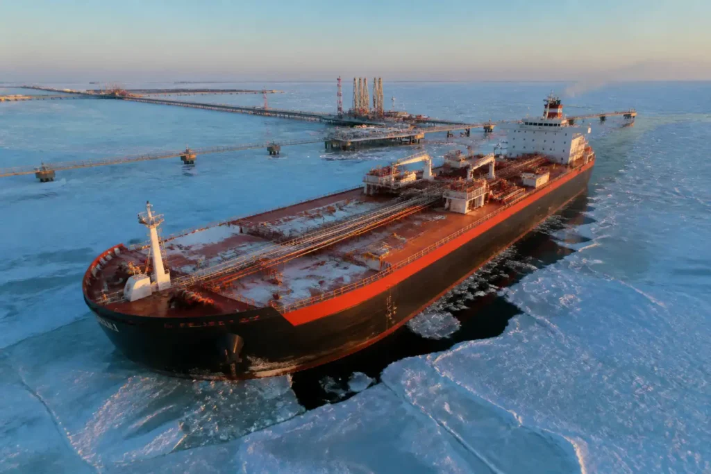 Illustration of Rosneft xuất chuyến dầu thô đầu tiên từ dự án Vostok Oil 157 tỷ USD