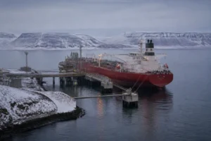 Illustration of Rosneft xuất chuyến dầu thô đầu tiên từ dự án Vostok Oil 157 tỷ USD