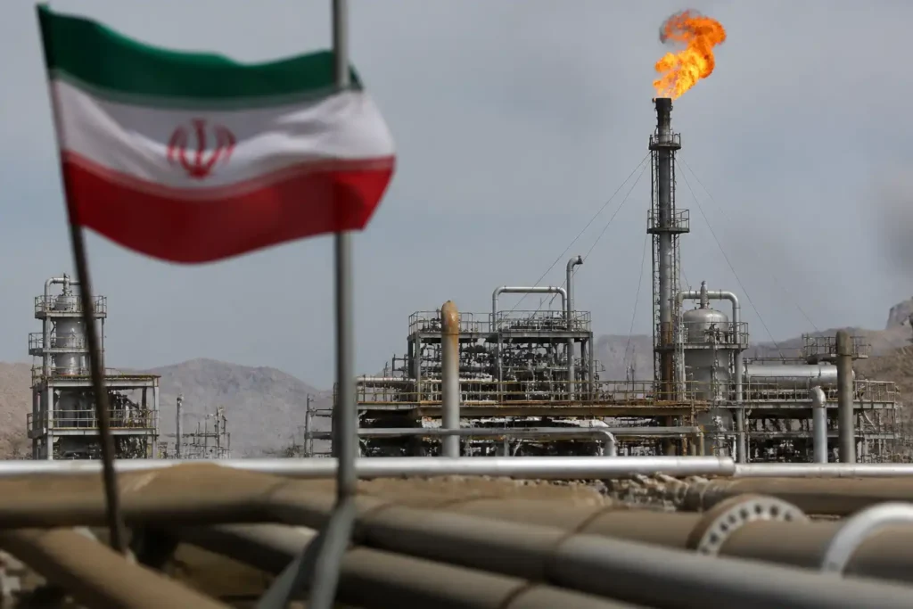 Illustration of Bộ trưởng Dầu mỏ Iran từ chức khi lệnh phong tỏa của Mỹ siết xuất khẩu dầu thô