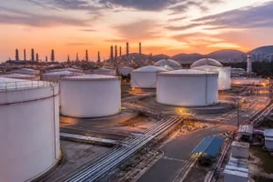 Illustration of CEO Aramco cảnh báo tồn kho dầu toàn cầu đang xuống mức quá thấp