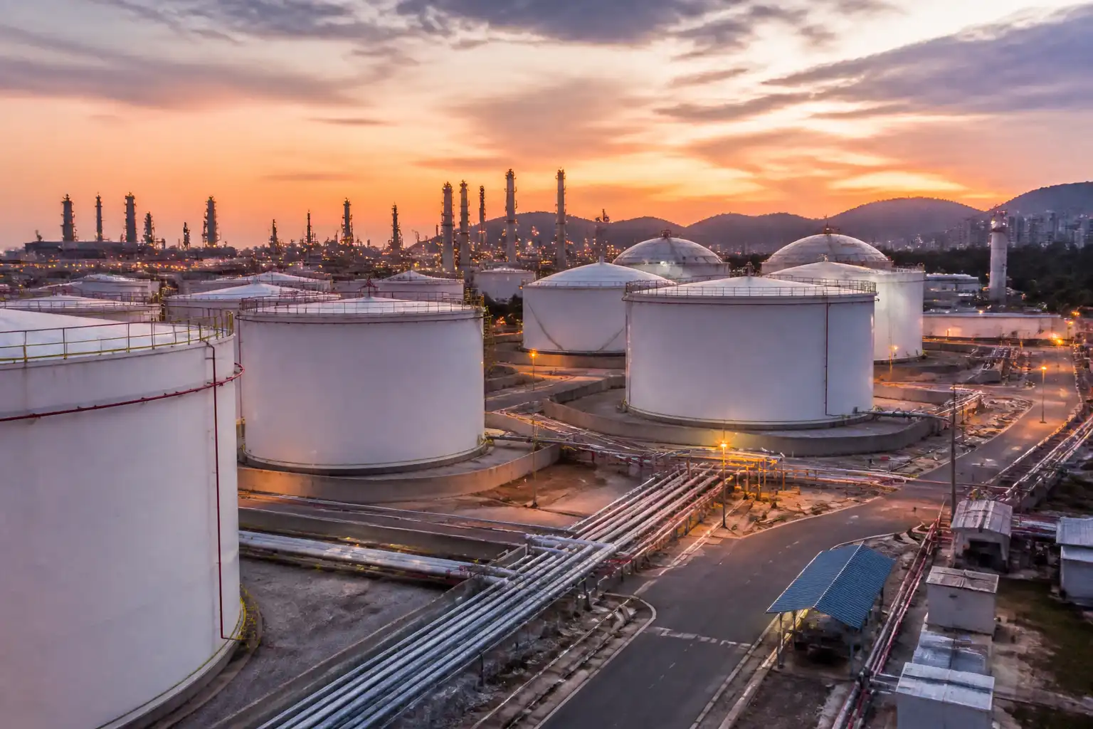 Illustration of CEO Aramco cảnh báo tồn kho dầu toàn cầu đang xuống mức quá thấp