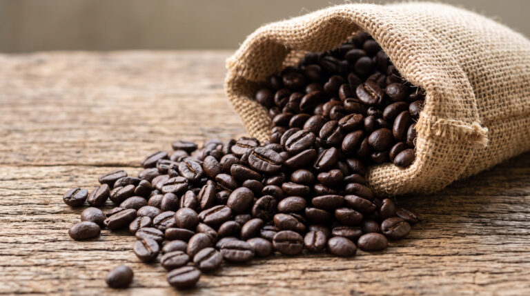 Giá cà phê hôm nay 2/10: Arabica giảm, robusta trái chiều