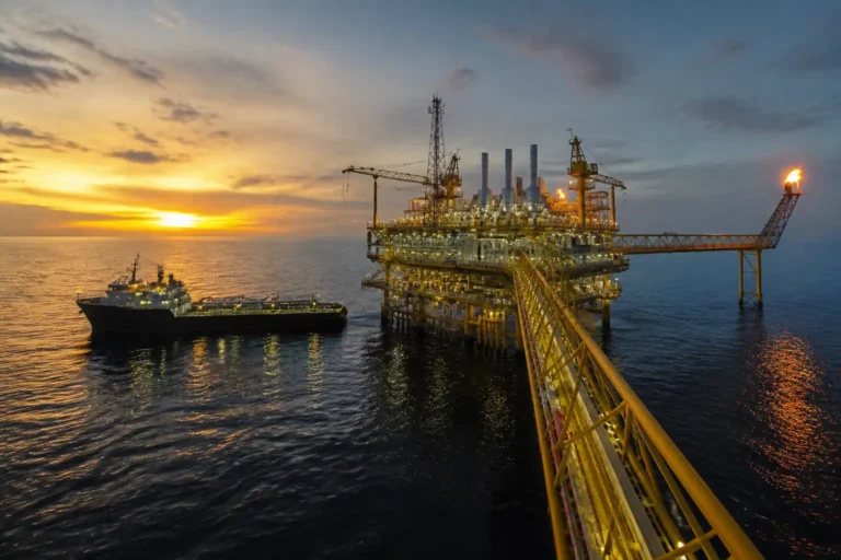 Illustration of Giá xăng dầu hôm nay 1/10: Dầu Brent tăng gần 14% trong tháng 9