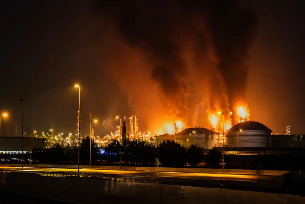 Illustration of Giá xăng dầu hôm nay 15/10 tăng sau vụ Houthi tấn công Saudi Aramco