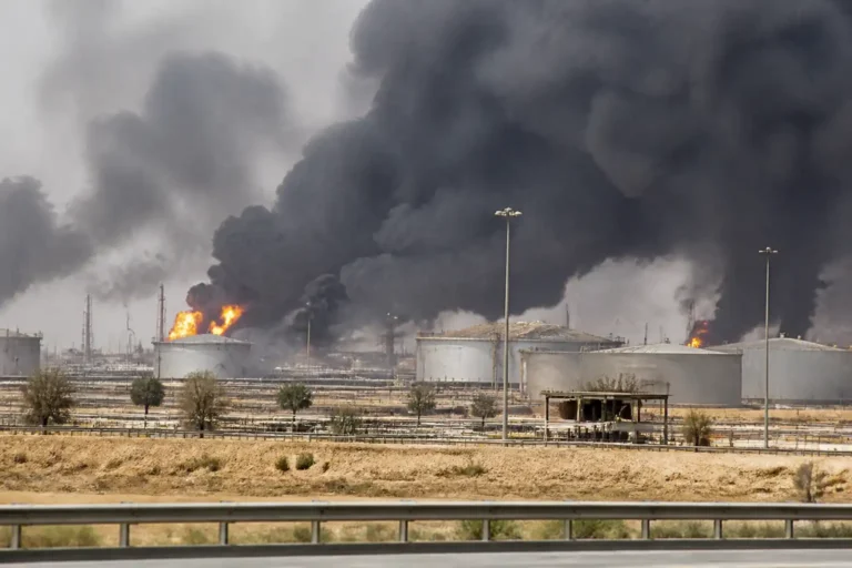 Illustration of Giá xăng dầu hôm nay 15/10 tăng sau vụ Houthi tấn công Saudi Aramco