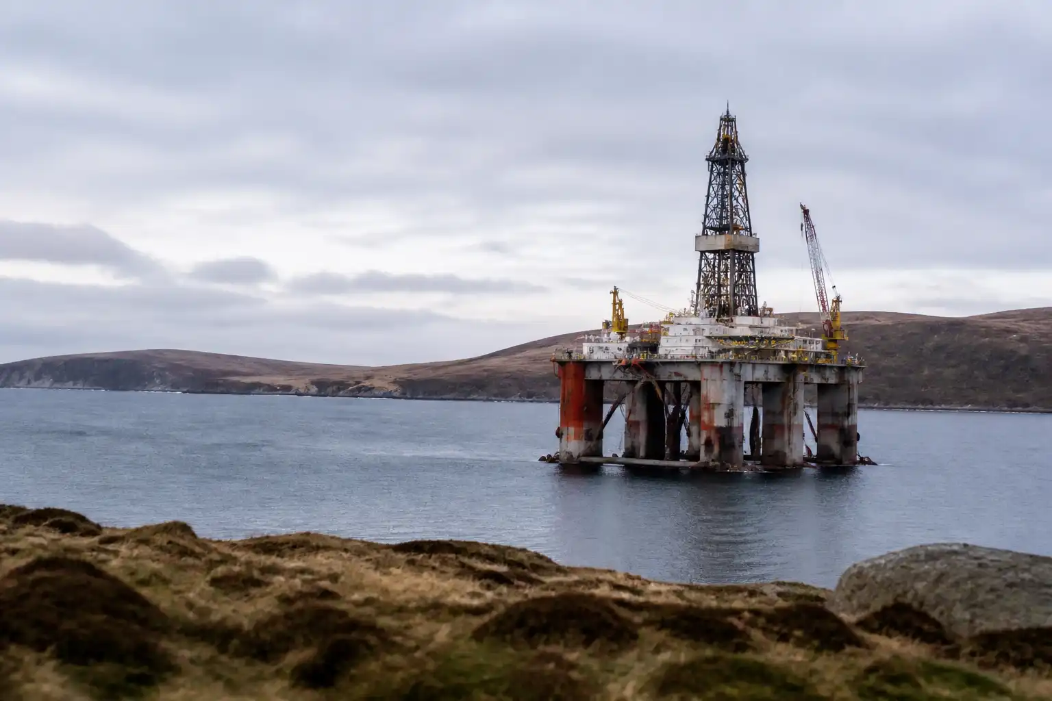 Illustration of Halliburton rút khỏi dự án dầu khí Falklands của Anh