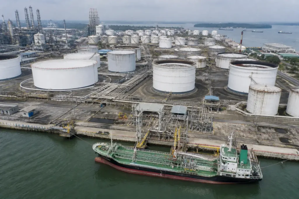 Additional Illustration of Khủng hoảng diesel toàn cầu sâu hơn cả căng thẳng Iran‑Israel
