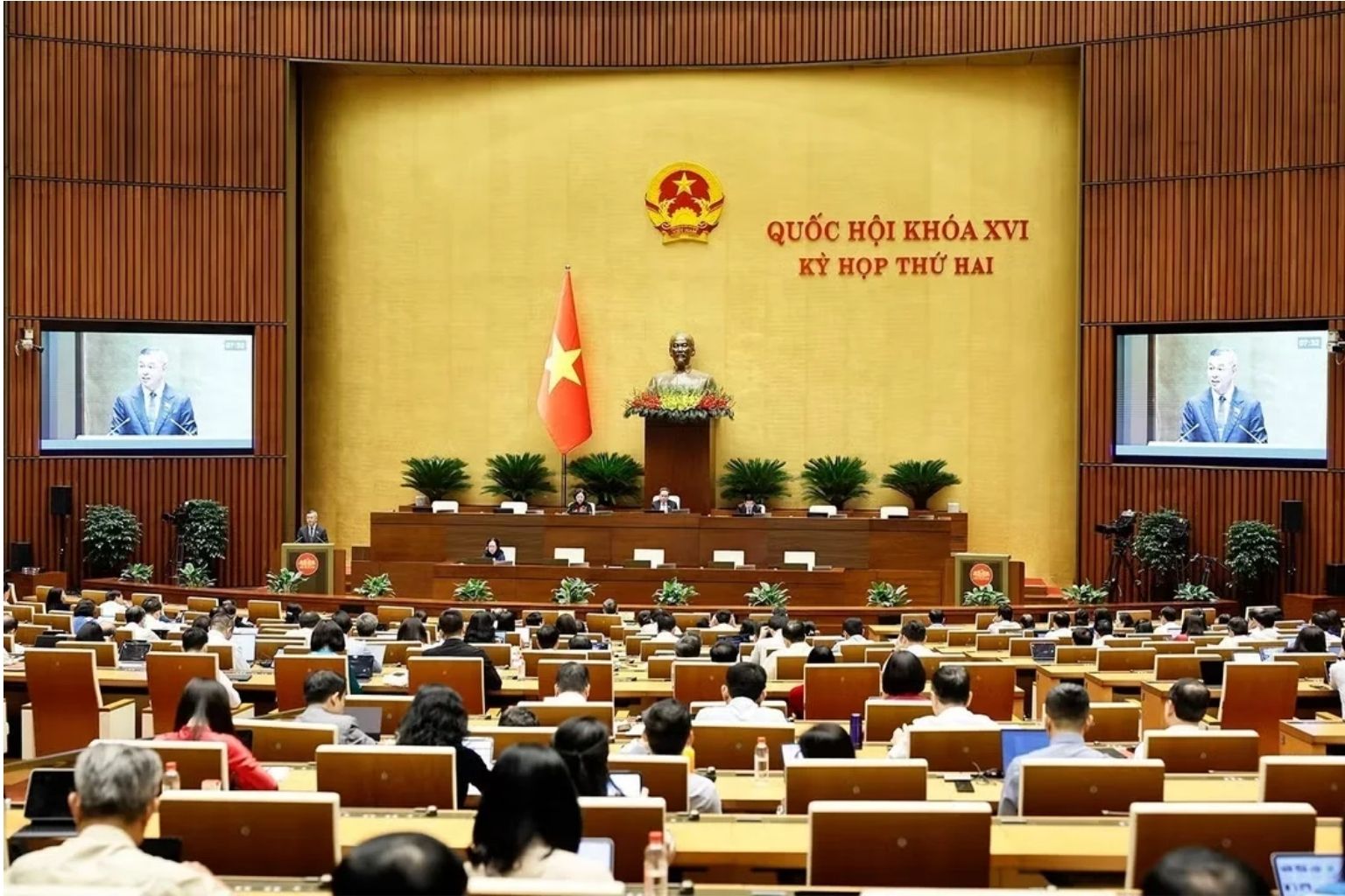 Quốc hội thảo luận kế hoạch kinh tế - xã hội ngày 30/10