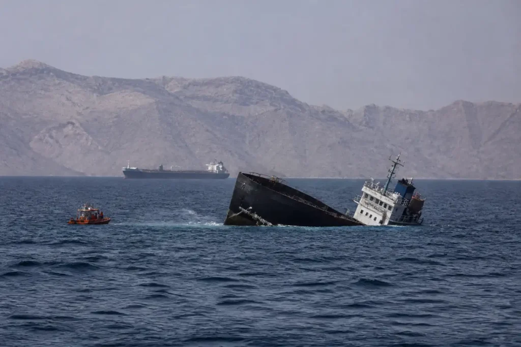 Additional Illustration of Tàu chìm ở eo biển Hormuz khi Iran gia tăng tấn công hàng hải