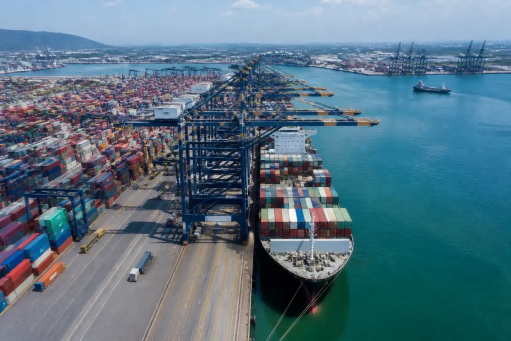 Illustration of Việt Nam xây siêu cảng 128.800 tỷ, hãng tàu chiếm 22% năng lực toàn cầu quan tâm