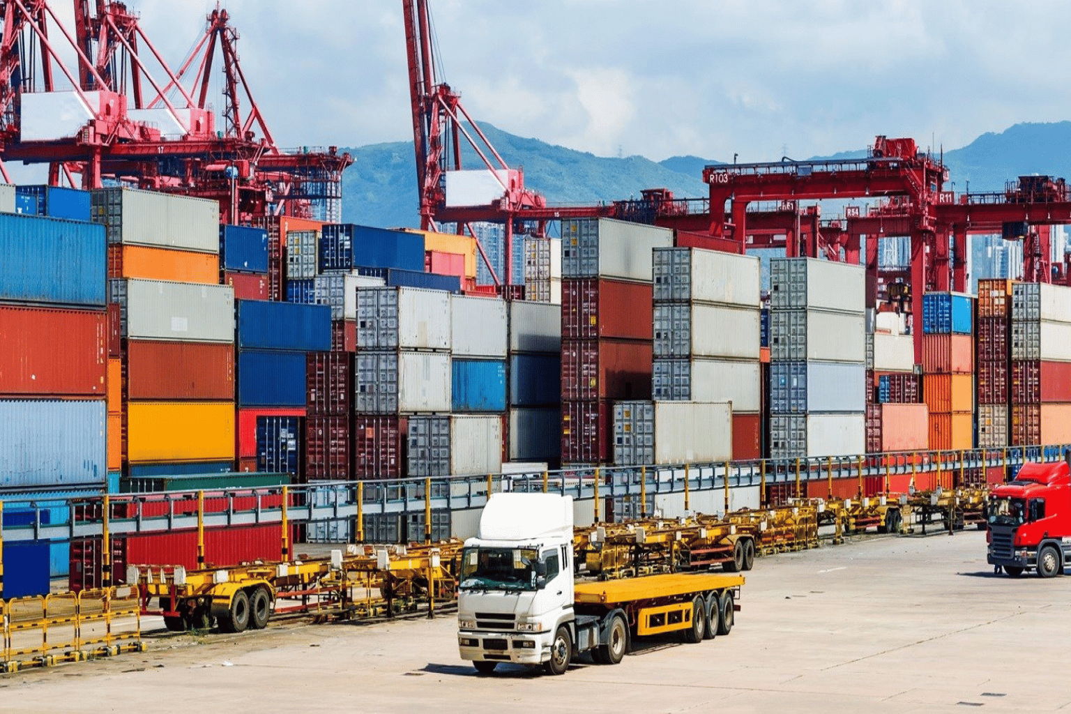 Việt Nam xuất siêu 1,82 tỷ USD nửa đầu tháng 10/2026